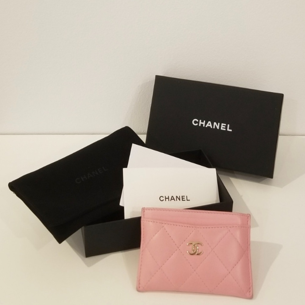 Chanel card holder pink lambskin new in the box retail 650$